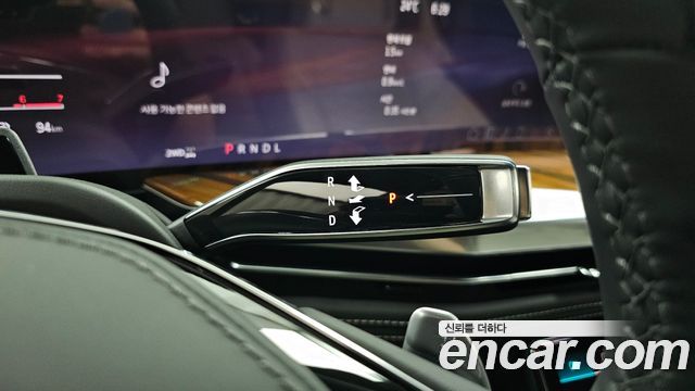 Cadillac Escalade 2025 — photo 12