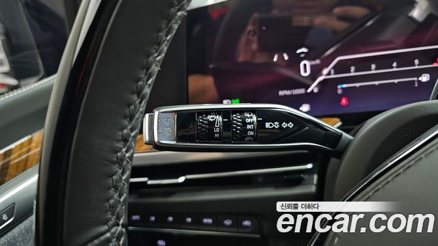 Cadillac Escalade 2025 — photo 28