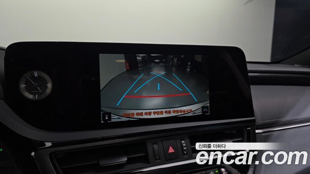 Lexus ES 2024 — photo 21