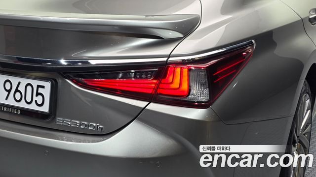 Lexus ES 2024 — photo 9