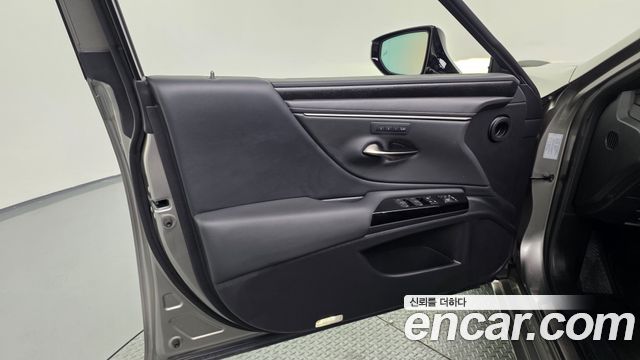 Lexus ES 2024 — photo 14