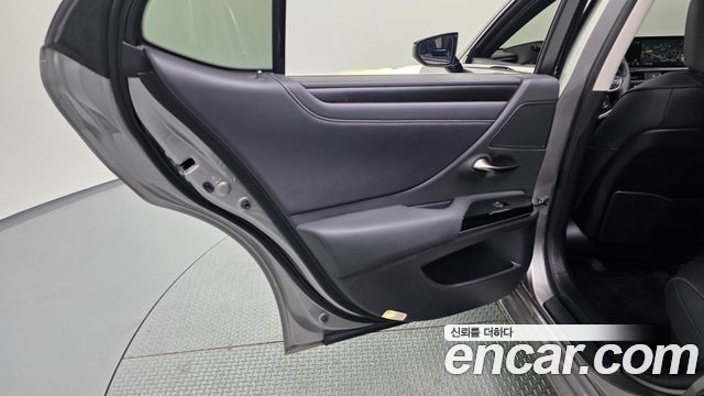 Lexus ES 2024 — photo 15