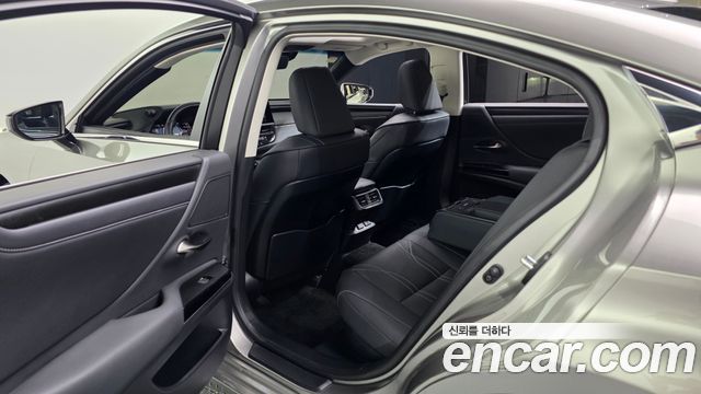 Lexus ES 2024 — photo 16