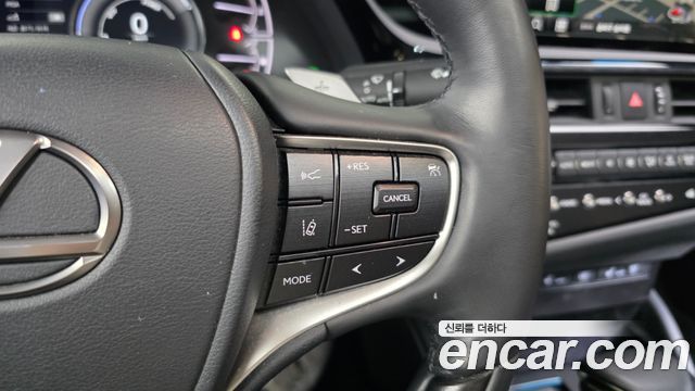 Lexus ES 2024 — photo 30