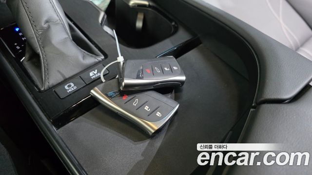 Lexus ES 2024 — photo 32