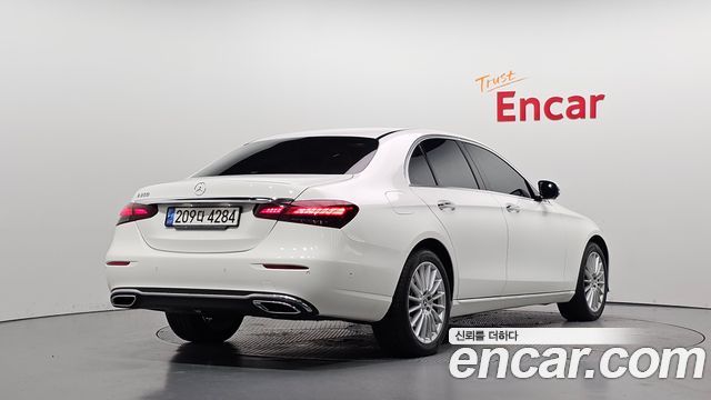 Mercedes-Benz E-Class 2022 — photo 2