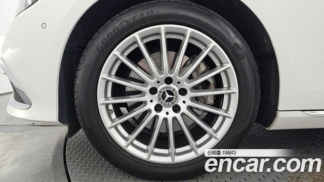 Mercedes-Benz E-Class 2022 — photo 5