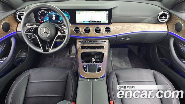 Mercedes-Benz E-Class 2022 — photo 10