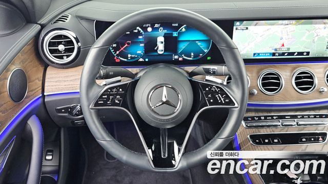 Mercedes-Benz E-Class 2022 — photo 18