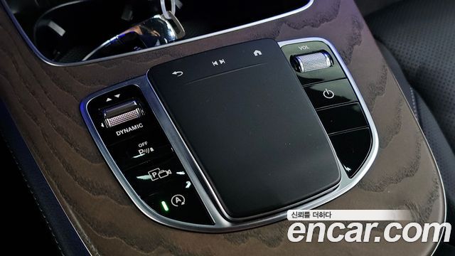 Mercedes-Benz E-Class 2022 — photo 26