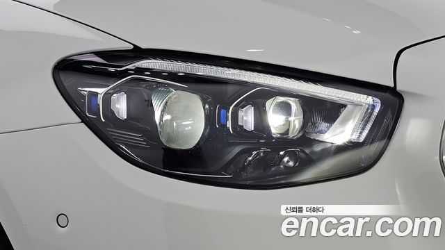 Mercedes-Benz E-Class 2022 — photo 8