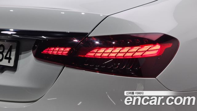Mercedes-Benz E-Class 2022 — photo 9