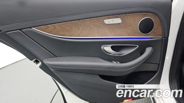 Mercedes-Benz E-Class 2022 — photo 15