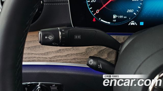 Mercedes-Benz E-Class 2022 — photo 30