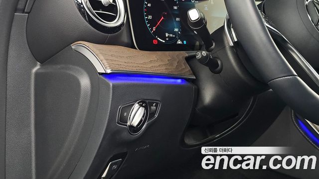 Mercedes-Benz E-Class 2022 — photo 33