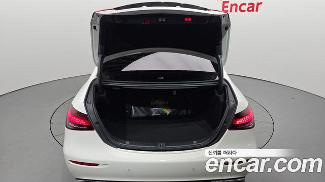 Mercedes-Benz E-Class 2022 — photo 36