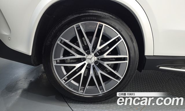 Mercedes-Benz GLE-Class 2025 — photo 5