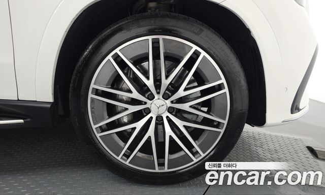Mercedes-Benz GLE-Class 2025 — photo 7