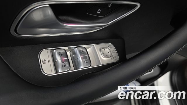 Mercedes-Benz GLE-Class 2025 — photo 28