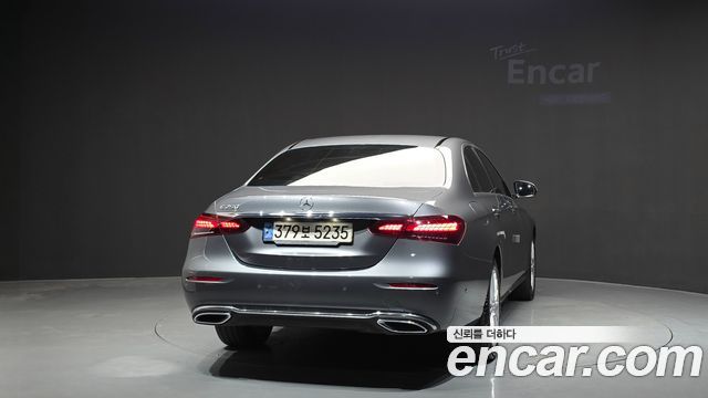 Mercedes-Benz E-Class 2022 — photo 4