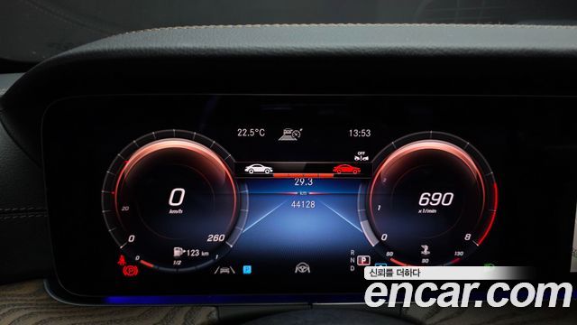 Mercedes-Benz E-Class 2022 — photo 11