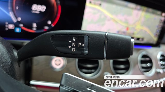 Mercedes-Benz E-Class 2022 — photo 12