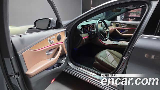 Mercedes-Benz E-Class 2022 — photo 13