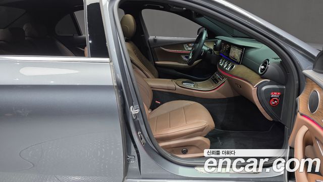 Mercedes-Benz E-Class 2022 — photo 17