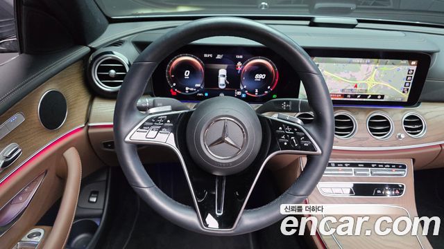 Mercedes-Benz E-Class 2022 — photo 19