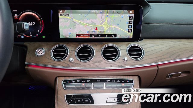 Mercedes-Benz E-Class 2022 — photo 20