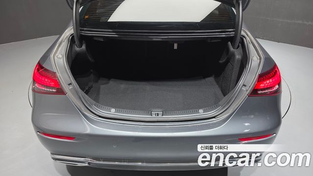 Mercedes-Benz E-Class 2022 — photo 24