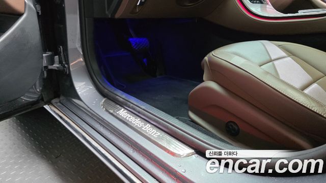 Mercedes-Benz E-Class 2022 — photo 26