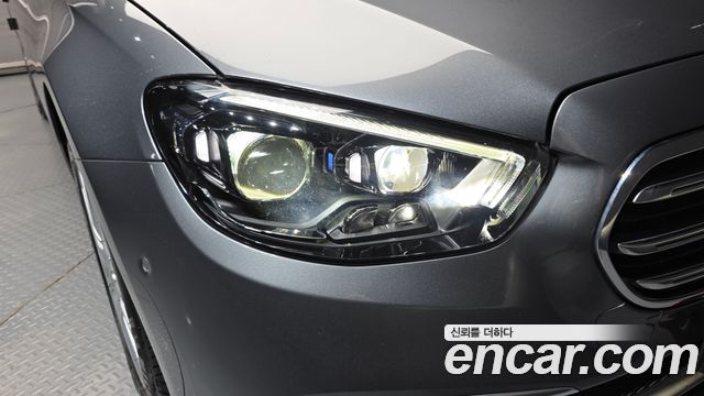 Mercedes-Benz E-Class 2022 — photo 8