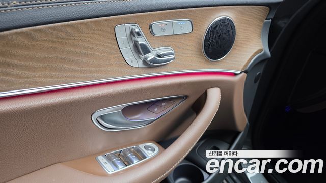 Mercedes-Benz E-Class 2022 — photo 14