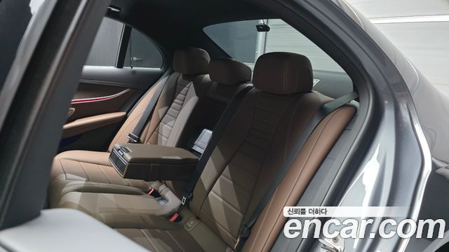 Mercedes-Benz E-Class 2022 — photo 16