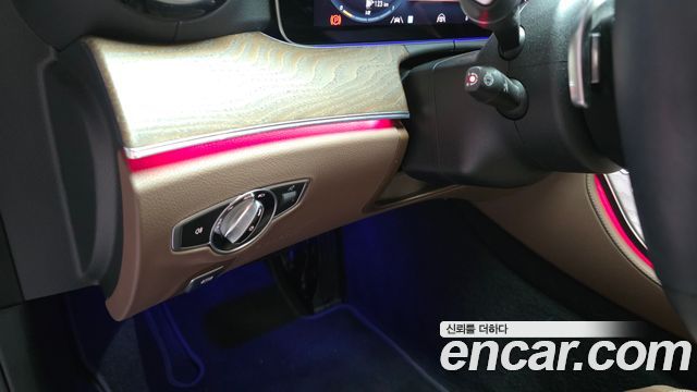 Mercedes-Benz E-Class 2022 — photo 28
