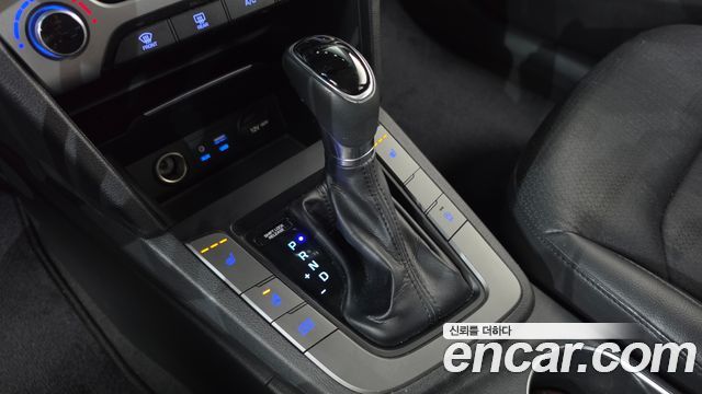 Hyundai AVANTE 2016 — photo 12