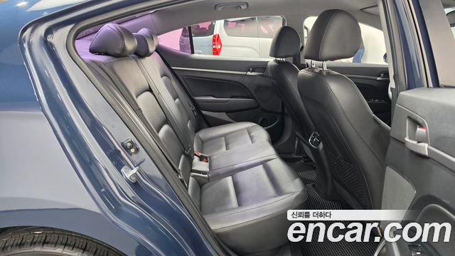 Hyundai AVANTE 2016 — photo 17