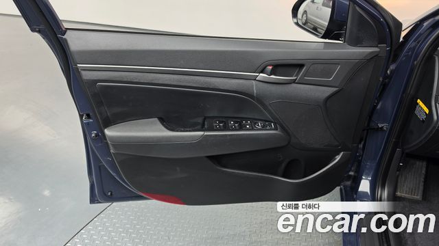 Hyundai AVANTE 2016 — photo 14