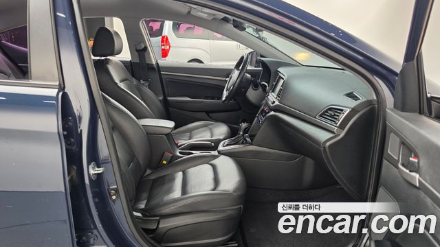 Hyundai AVANTE 2016 — photo 16