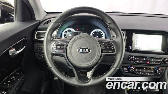 Kia Niro 2018 — photo 13