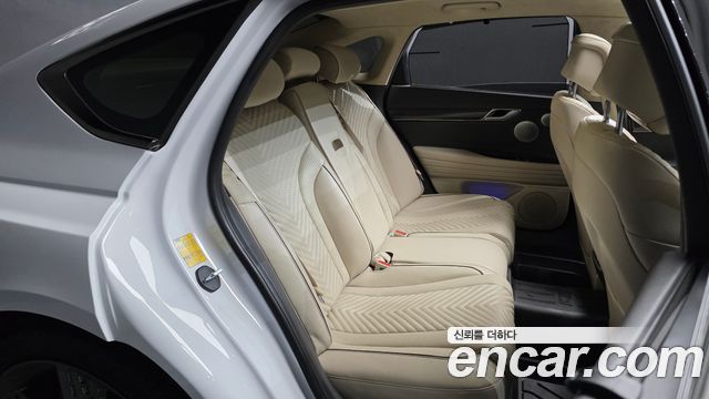 Genesis G80 2023 — photo 17