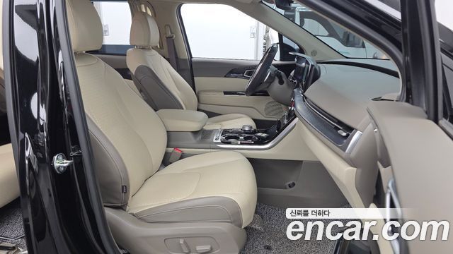 Kia Canival 2023 — photo 17