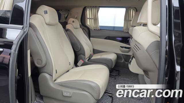 Kia Canival 2023 — photo 18