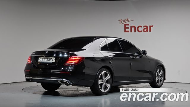 Mercedes-Benz E-Class 2019 — photo 2
