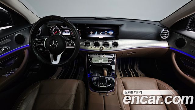Mercedes-Benz E-Class 2019 — photo 10
