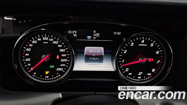 Mercedes-Benz E-Class 2019 — photo 11