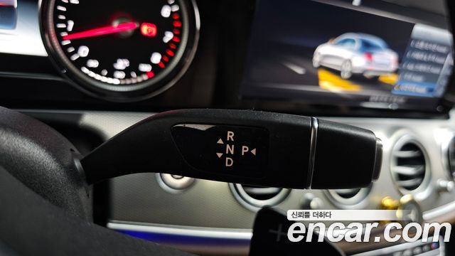 Mercedes-Benz E-Class 2019 — photo 12