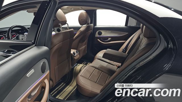 Mercedes-Benz E-Class 2019 — photo 18
