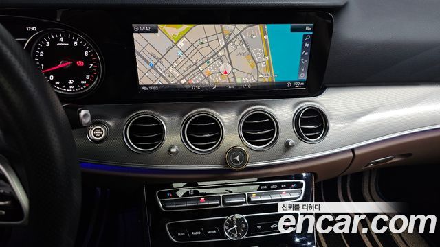 Mercedes-Benz E-Class 2019 — photo 20